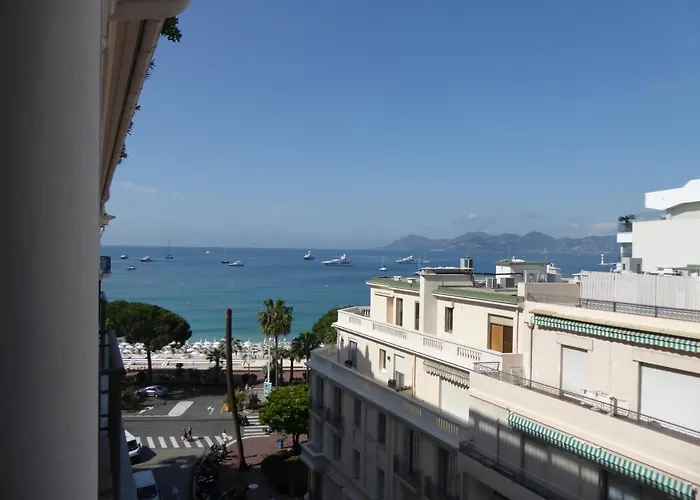 Croisette Vue Laterale * كان