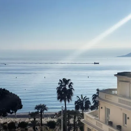 Croisette Vue Laterale 칸느