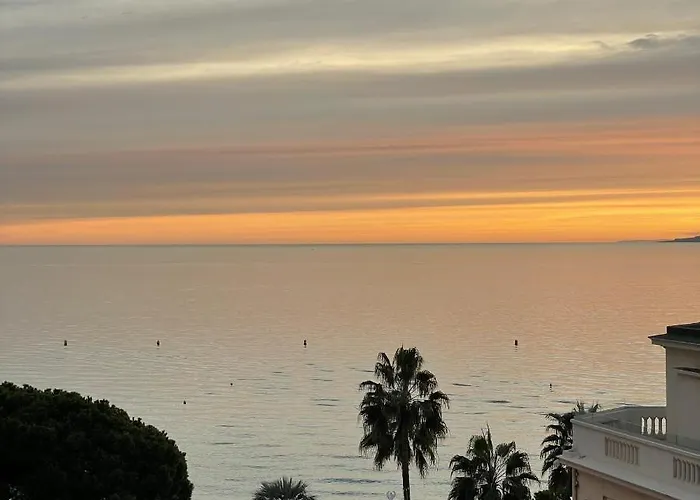 Croisette Vue Laterale Daire Cannes