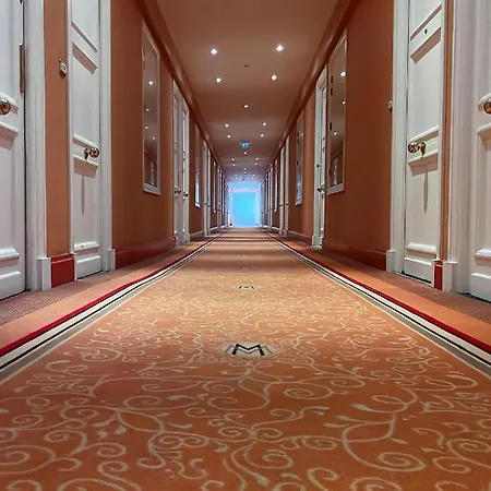 Croisette Vue Laterale Cannes